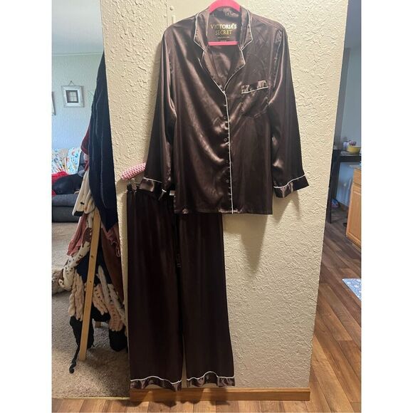 Victoria’s Secret Brown Pajama Set Woman’s Size Medium 100% Polyester -Flawed-Sn - Picture 1 of 16